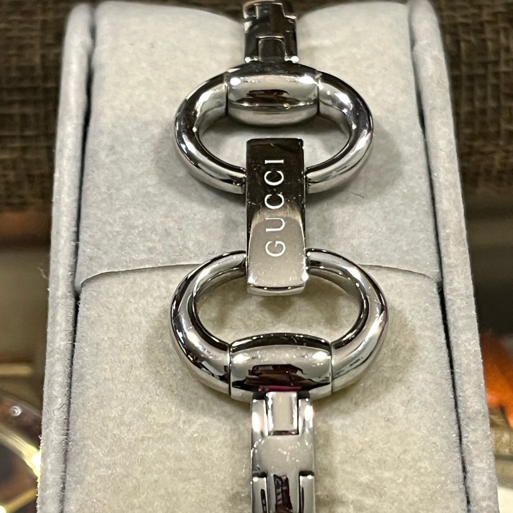 GUCCI PRE-LOVED AUTHENTIC ‘TORNABUONI’ 119 SST BRACELET 4 DIAMONDS WATCH - Picture 8 of 17